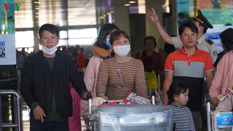 can canh ben trong san bay tan son nhat giua mua dich ncov hinh 11