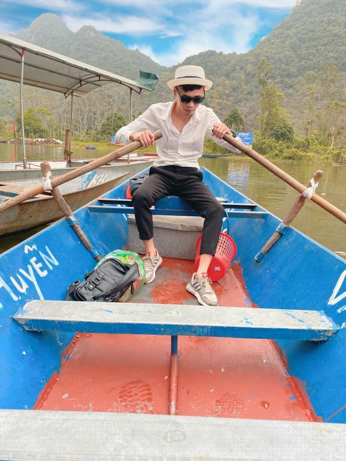 Tại các bến thuyền thuộc khu vực chùa Hương, khá nhiều tàu thuyền nằm im lìm trên bến vì không có khách thuê để vãn cảnh. Ảnh: Cường Racer.