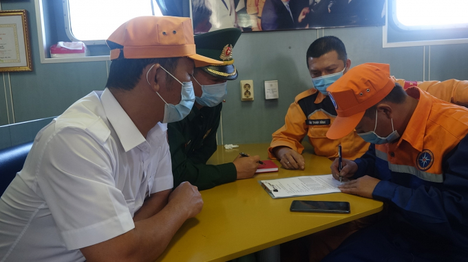 C&aacute;c thuyền vi&ecirc;n tr&ecirc;n t&agrave;u đ&atilde; hồi phục sức khỏe v&agrave; tinh thần khi về bờ an to&agrave;n.