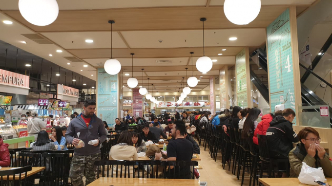 AEON MALL Long Biên là trung tâm thương mại Nhật Bản đầu tiên tại Hà Nội khai trương vào ngày 28 tháng 10 năm 2015. Dự án với số vốn đầu tư lên đến 200 triệu đô la Mỹ được xây dựng trên tổng diện tích đất khoảng 10 ha, hiện tại AEON MALL Long Biên là một trong những khu trung tâm mua sắm sầm uất, tiện lợi bậc nhất Hà Nội.    Với điểm nhấn là Bách hóa tổng hợp và siêu thị AEON cùng hơn 150 gian hàng chuyên dụng