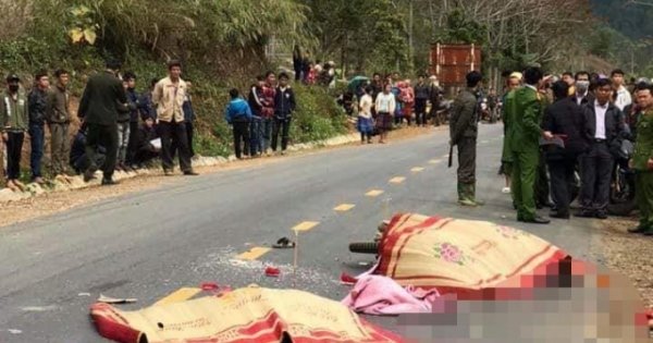 Va chạm với xe khách, ba người trong gia đình tử vong thuơng tâm