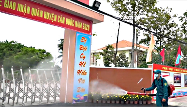 Khu vực làm lễ tiễn quân được phun xịt thuốc khử trùng