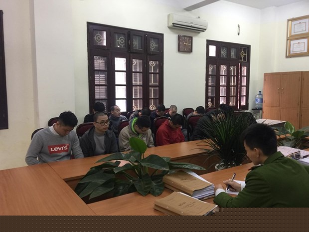 Một số đối tượng trong đường dây đánh bạc online khủng vừa bị Công an Cầu Giấy, Hà Nội triệt phá. (Ảnh: PV/Vietnam+)