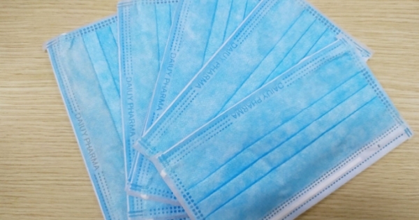 Phạt 25 triệu đồng với hành vi bán hộp khẩu trang 200.000 đồng
