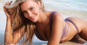 Camille Kostek tung ảnh áo tắm gợi cảm ngất ngây