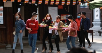 Nam thanh, nữ tú nhộn nhịp tại ngôi chùa "chống ế" nhân dịp Valentine