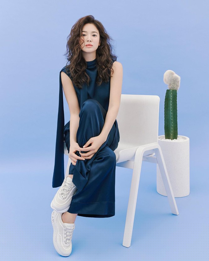 Song Hye Kyo tóc xù xinh đẹp ngất ngây trong loạt ảnh tung đúng Valentine - ảnh 4