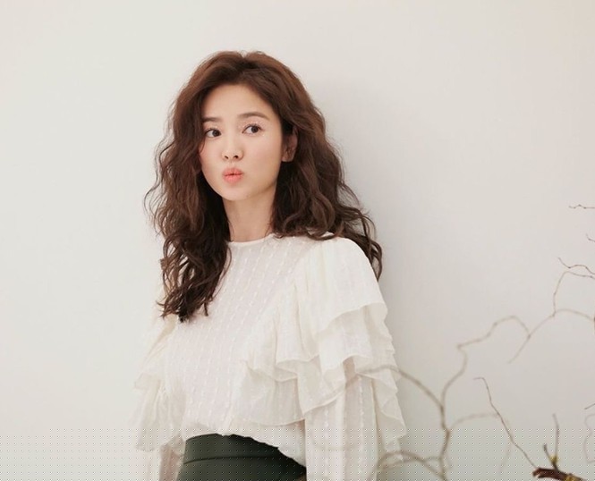 Song Hye Kyo tóc xù xinh đẹp ngất ngây trong loạt ảnh tung đúng Valentine - ảnh 9