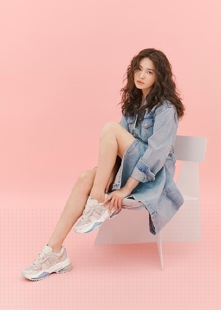 Song Hye Kyo tóc xù xinh đẹp ngất ngây trong loạt ảnh tung đúng Valentine - ảnh 11