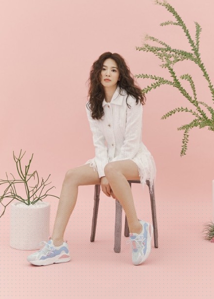 Song Hye Kyo tóc xù xinh đẹp ngất ngây trong loạt ảnh tung đúng Valentine - ảnh 12