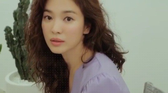 Song Hye Kyo tóc xù xinh đẹp ngất ngây trong loạt ảnh tung đúng Valentine - ảnh 17