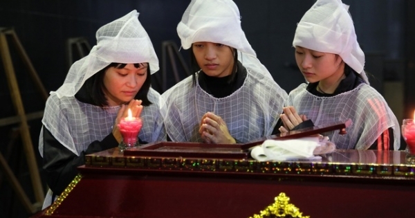 Nghẹn ngào giây phút tiễn biệt giọng ca Opera hàng đầu Việt Nam