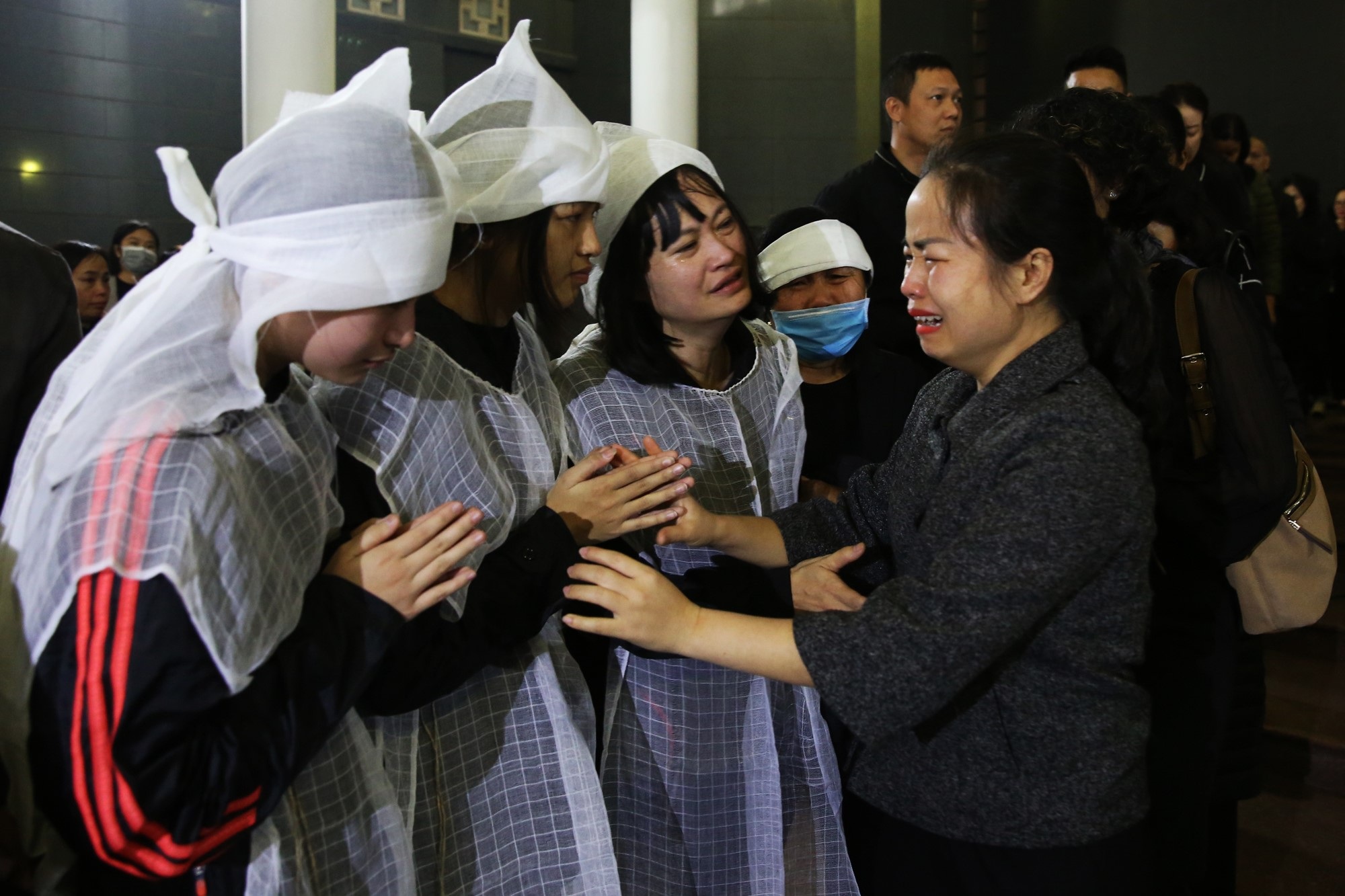 Nghẹn ngào giây phút tiễn biệt giọng ca Opera hàng đầu Việt Nam - 5