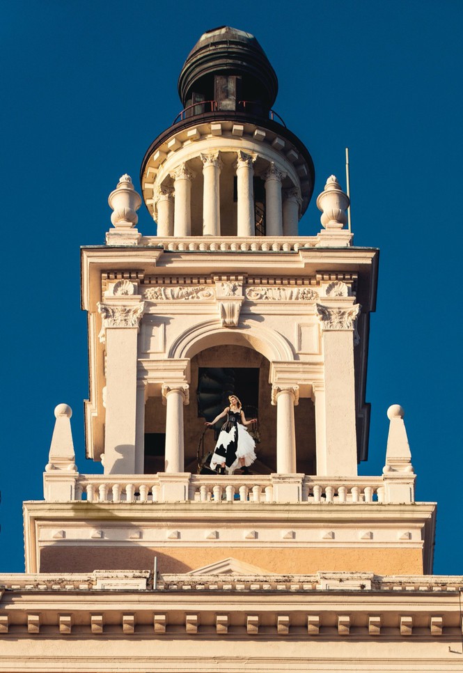 Mỹ nhân Séc Karolina Kurkova U40 vẫn quyến rũ rực lửa - ảnh 8