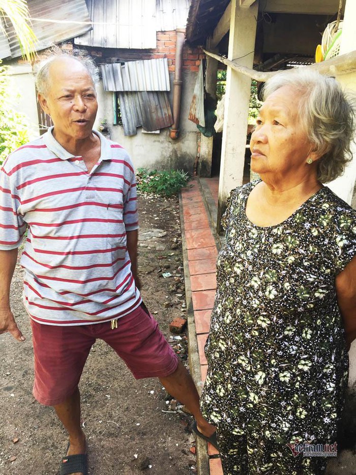 &Ocirc;ng Cẩn v&agrave; b&agrave; B&ocirc;ng.