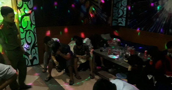 Kiểm tra quán karaoke, phát hiện 12 người sử dụng ma túy