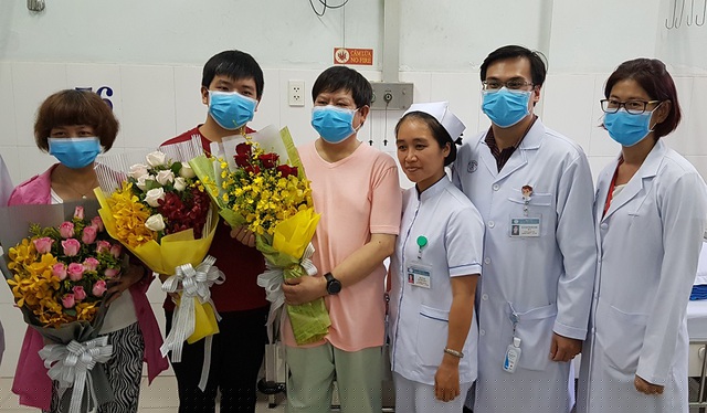 Các y bác sĩ tại Bệnh viện Chợ Rẫy đã không ngại khó khăn, nguy hiểm để cứu bệnh nhân