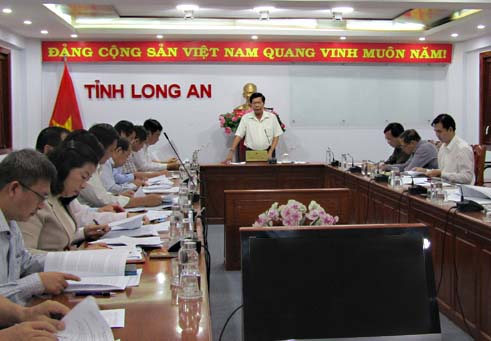 ong tran van can chu tri cuoc hop