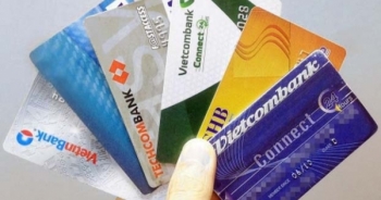 Ngân hàng giảm phí chuyển tiền nhanh nhằm hạn chế tiếp xúc tiền mặt