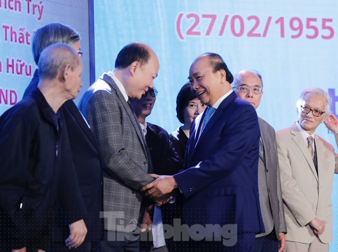 Mỗi giảng viên trường y đều mang  trái tim 2 người  thầy - ảnh 2