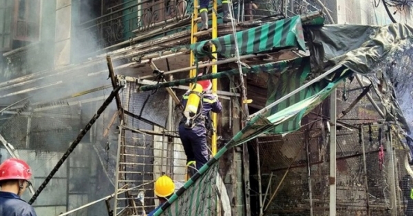 6 người mắc kẹt trong đám cháy sát chợ