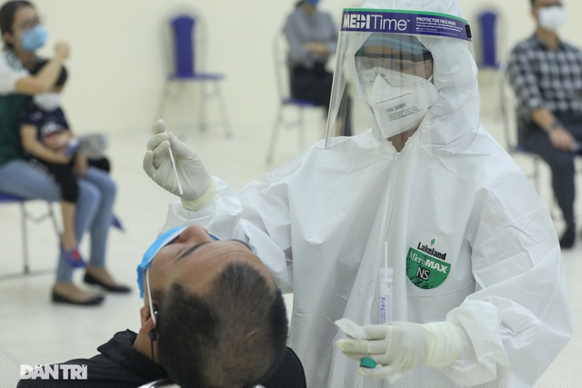 Lấy mẫu xét nghiệm Covid-19