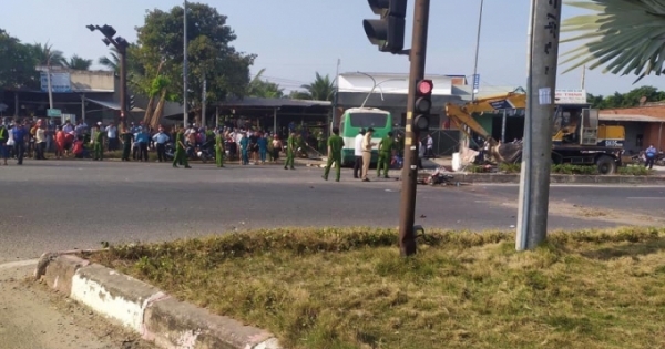 Tây Ninh: Xe khách hỏng phanh tông chết người đàn ông dừng chờ đèn đỏ