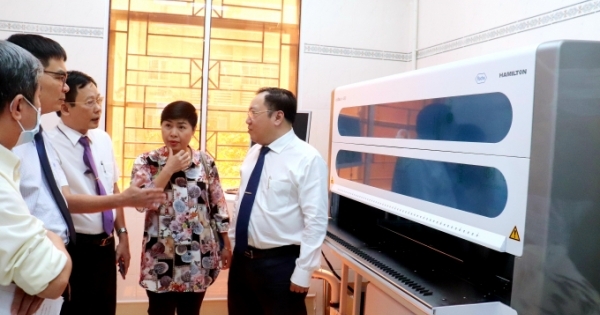 Đồng Nai tiếp nhận máy xét nghiệm SARS-CoV-2 lên đến 2.000 mẫu một ngày