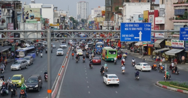 TPHCM: Đường ra bến xe, sân bay vắng vẻ lạ thường dù cao điểm Tết