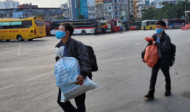 Anh Lê Thanh Đức cùng em trai về quê sau 3 tháng làm việc tại Hà Nội 