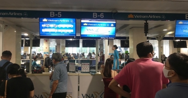 Hàng loạt khách trả vé máy bay Tết giữa lúc Covid-19 căng thẳng