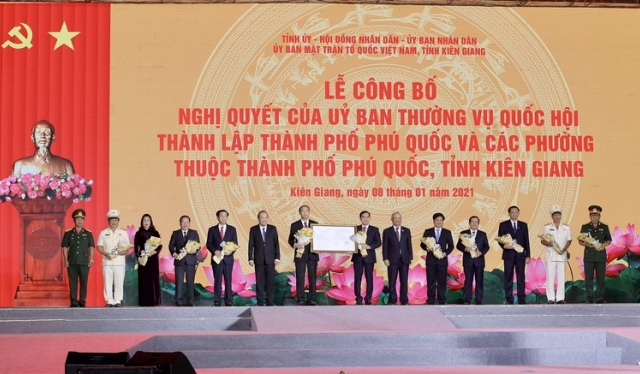 Nam Phú Quốc rực rỡ chưa từng thấy trong đại tiệc nghệ thuật và pháo hoa chào đón Phú Quốc lên thành phố