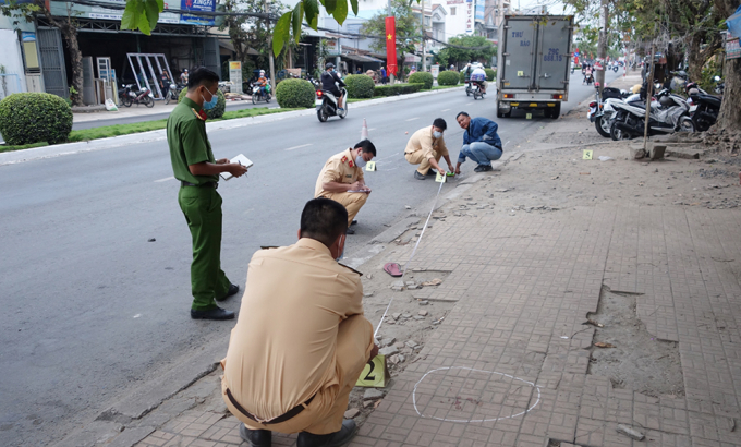 Lực lượng Công an tổ chức khám nghiệm hiện trường