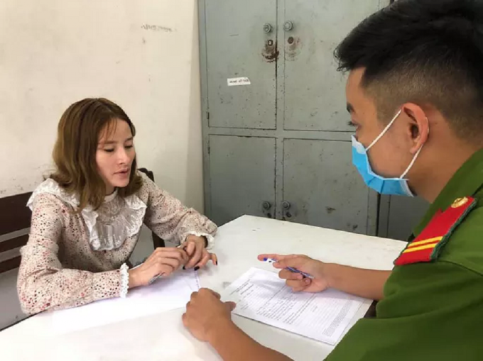 Bùi Thị Dần tại cơ quan công an.