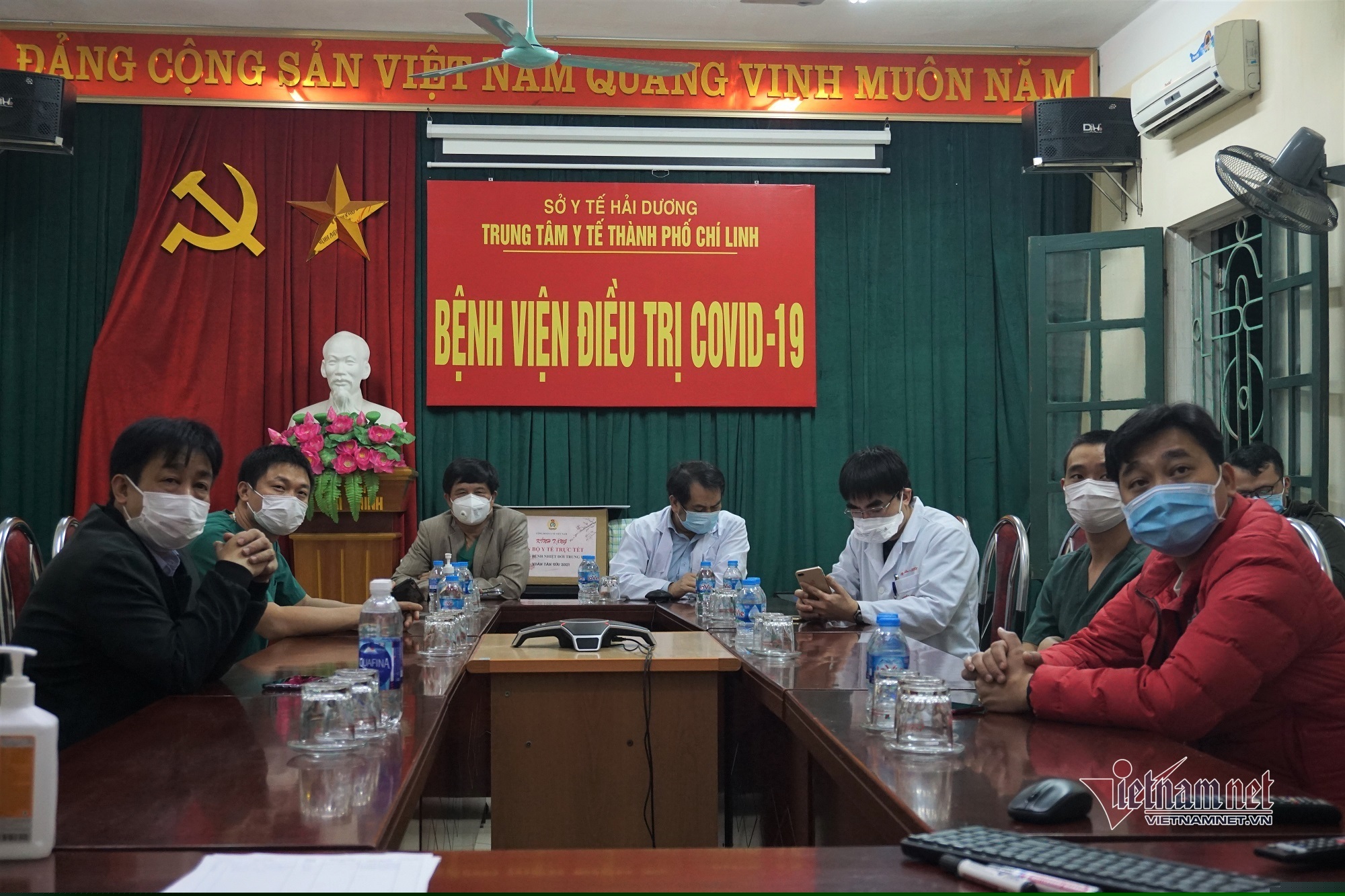 Đ&ecirc;m giao thừa đặc biệt tại nơi điều trị gần 200 ca Covid-19 ở Hải Dương