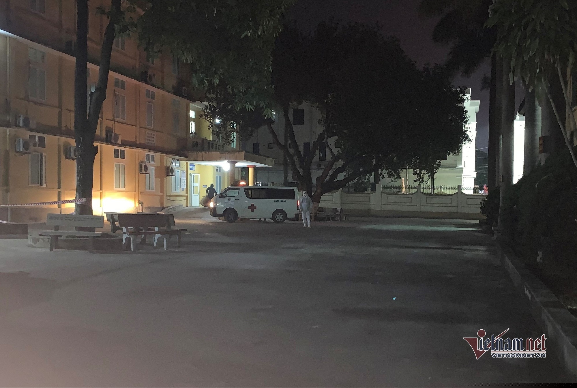 Đ&ecirc;m giao thừa đặc biệt tại nơi điều trị gần 200 ca Covid-19 ở Hải Dương