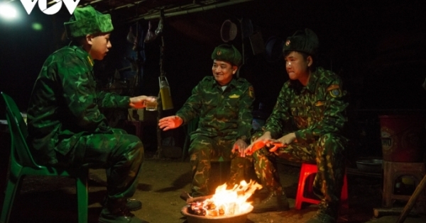 Những người "ăn lán, ngủ rừng" để chống COVID-19