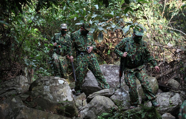 Bộ đội biên phòng Nghệ An tuần tra khép kín đường biên, phối hợp ngăn chặn nguy cơ dịch Covid-19 xâm nhập từ bên ngoài vào nội địa.