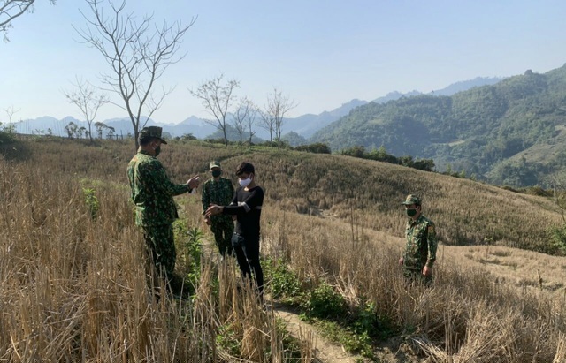Chốt kiểm dịch của Đồn biên phòng Nậm Cắn trong quá trình tuần tra phát hiện đối tượng nhập cảnh trái phép, lập hồ sơ xử lý và đưa đi cách ly theo quy định (ảnh BĐBP cung cấp).