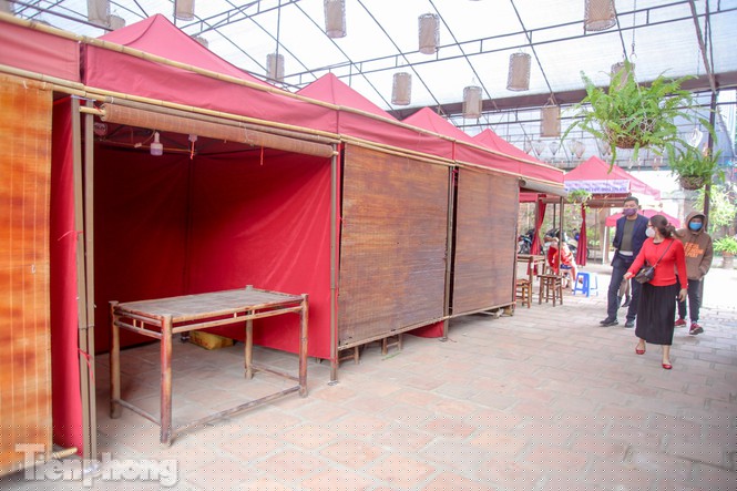 Mặc dù đã bước sang đầu năm mới nhưng những gian ở đây lại vắng bóng ông đồ.