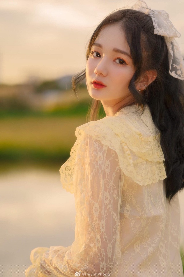 Sở hữu nét đẹp như tựa búp bê, thu hút đông đảo lượt theo dõi trên mạng xã hội nhưng nữ sinh không có ý định tham gia giới giải trí.
