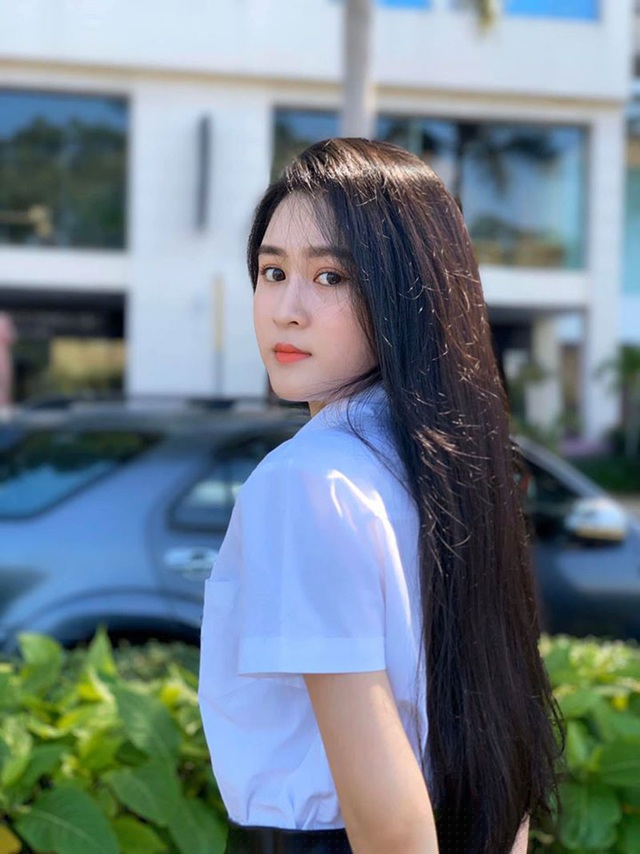 Võ Lê Tố Uyên được nhiều lời nhận xét rằng cô có nét đẹp như diễn viên Hoa ngữ. Trước điều này, Tố Uyên cảm thấy vui vẻ và nói rằng, được là chính mình mới là điều quan trọng nhất.