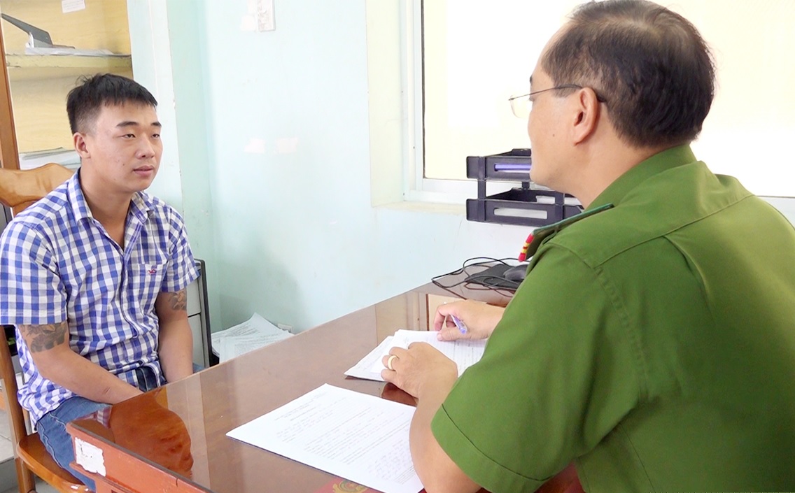 Mang dao đi cướp đêm 30 Tết để lấy tiền lì xì