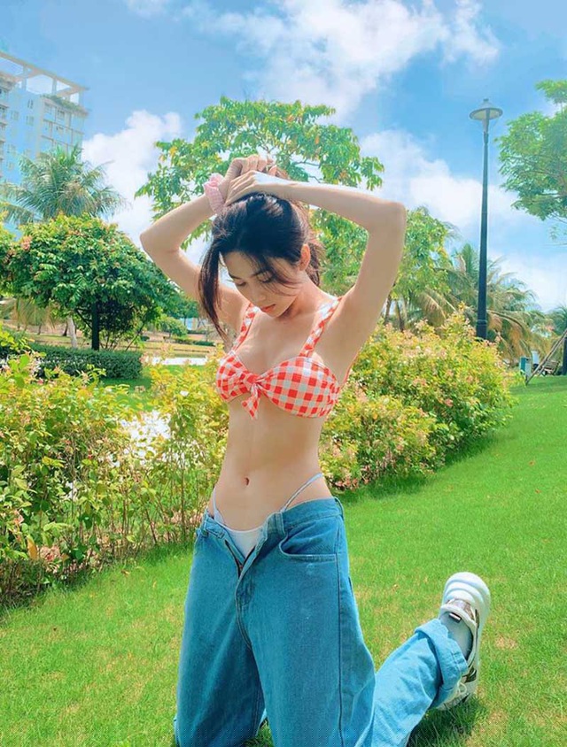 Th&uacute;y Hằng biết c&aacute;ch khiến cho bản th&acirc;n ng&agrave;y c&agrave;ng đẹp hơn, đẹp với c&ocirc; kh&ocirc;ng chỉ mang n&eacute;t &yacute; nghĩa về ngoại h&igrave;nh m&agrave; c&ograve;n thể hiện ở c&aacute;ch ứng xử, vốn hiểu biết. Mục ti&ecirc;u hiện tại của c&ocirc; g&aacute;i n&agrave;y ch&iacute;nh l&agrave; học tập thật tốt, r&egrave;n luyện v&agrave; ph&aacute;t triển bản th&acirc;n.