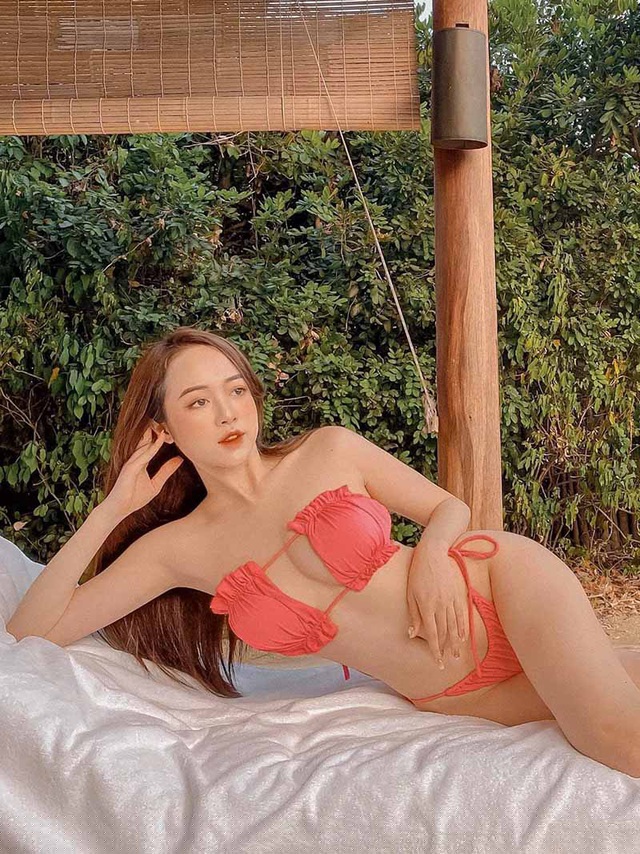 Phạm Thu Hằng được biết đến với những h&igrave;nh ảnh n&oacute;ng bỏng, cuốn h&uacute;t v&agrave; khỏe khoắn. Số đo 3 v&ograve;ng của Hằng l&agrave; 88-62-92.