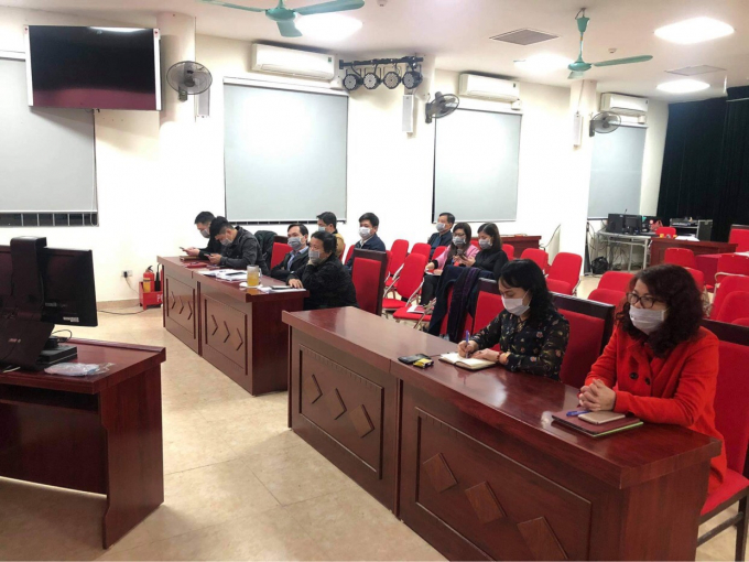 Cuộc họp chống dịch COVID-19 ngay trong ngày làm việc đầu năm mới của UBND phường Trúc Bạch (quận Ba Đình, Hà Nội).