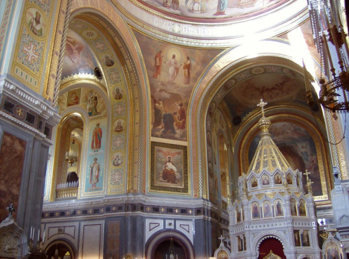 Kiến trúc nguy nga tráng lệ của nhà thờ Chúa Cứu thế.