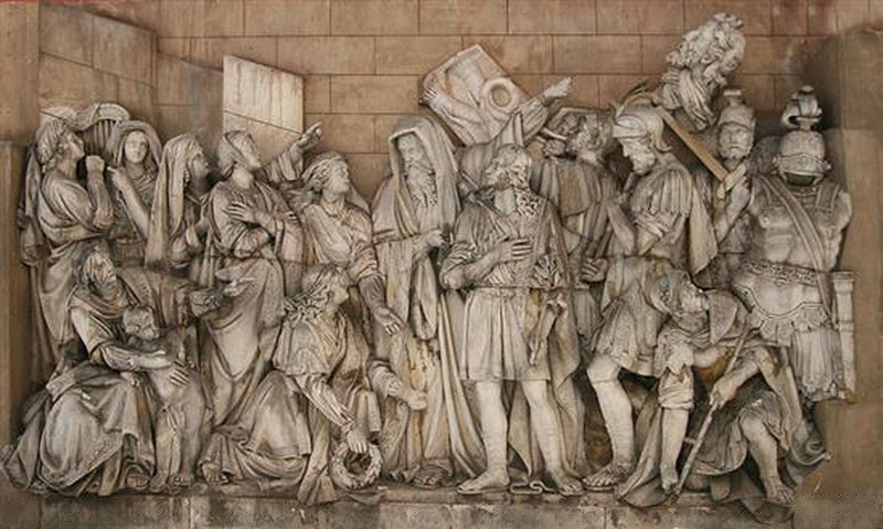 Một bức phù điêu nghệ thuật trong nhà thờ.  