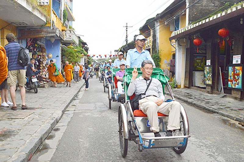  Du lịch chậm thích hợp với cả du khách cao tuổi. (Ảnh minh họa)