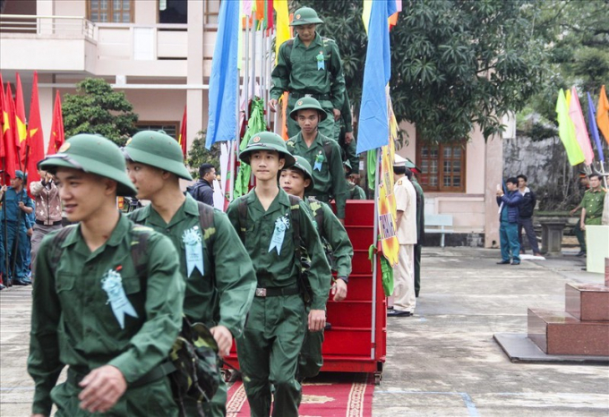 Hai anh em sinh đôi Quốc Bảo, Quốc Hưng hăng hái  tình nguyện lên đường nhập ngũ.